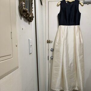 WAYNE CLARK MADE IN CANADA ELEGANT SLEEVELESS MAXI DRESSES SIZE 12